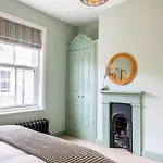 8 Kyme Street