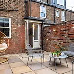 8 Kyme Street